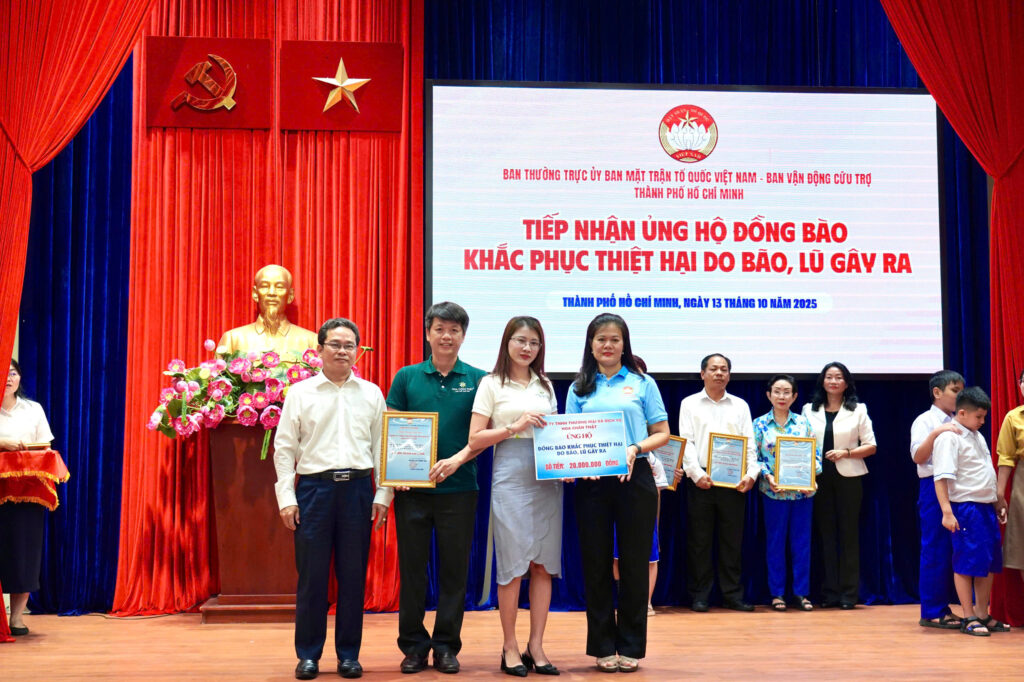 Công ty TNHH Hoa Chân Thật chung tay ủng hộ đồng bào vùng bão lũ z7112054575177 ec078734fdcdc04598c91461dc7529c7