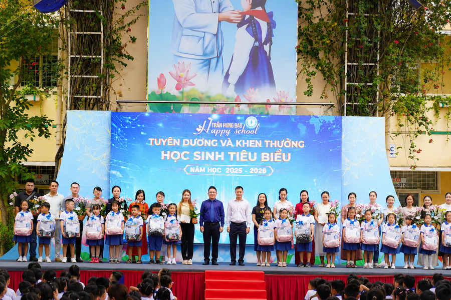 Hoa Chân Thật hân hạnh tham dự lễ tổng kết năm học 2025 - 2026 trường Tiểu học Trần Hưng Đạo Hoa Chân Thật hân hạnh tham dự lễ tổng kết năm học 2025 - 2026 trường Tiểu học Trần Hưng Đạo