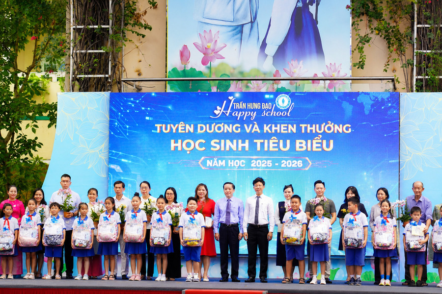 Hoa Chân Thật hân hạnh tham dự lễ tổng kết năm học 2025 - 2026 trường Tiểu học Trần Hưng Đạo Hoa Chân Thật hân hạnh tham dự lễ tổng kết năm học 2025 - 2026 trường Tiểu học Trần Hưng Đạo