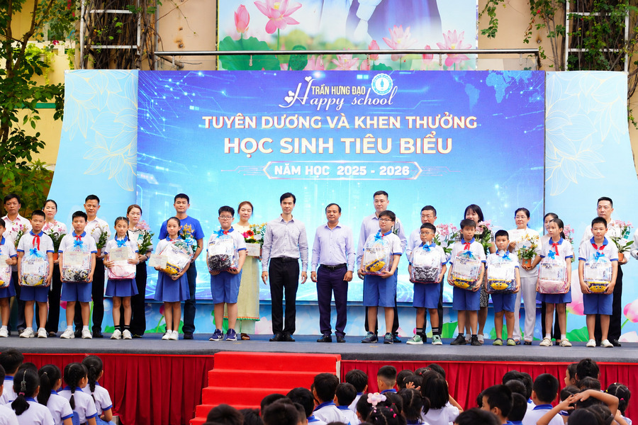 Hoa Chân Thật hân hạnh tham dự lễ tổng kết năm học 2025 - 2026 trường Tiểu học Trần Hưng Đạo Hoa Chân Thật hân hạnh tham dự lễ tổng kết năm học 2025 - 2026 trường Tiểu học Trần Hưng Đạo