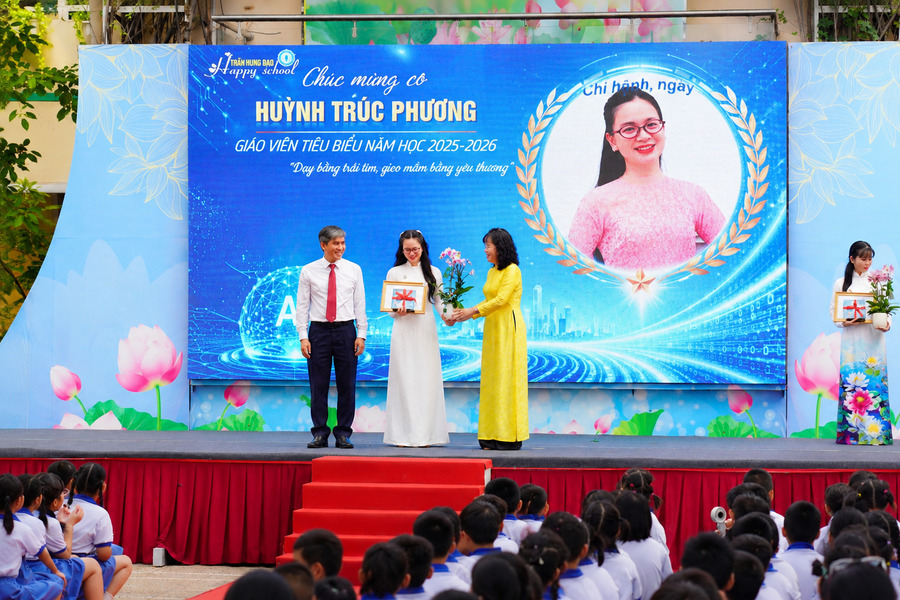 Hoa Chân Thật hân hạnh tham dự lễ tổng kết năm học 2025 - 2026 trường Tiểu học Trần Hưng Đạo Hoa Chân Thật hân hạnh tham dự lễ tổng kết năm học 2025 - 2026 trường Tiểu học Trần Hưng Đạo