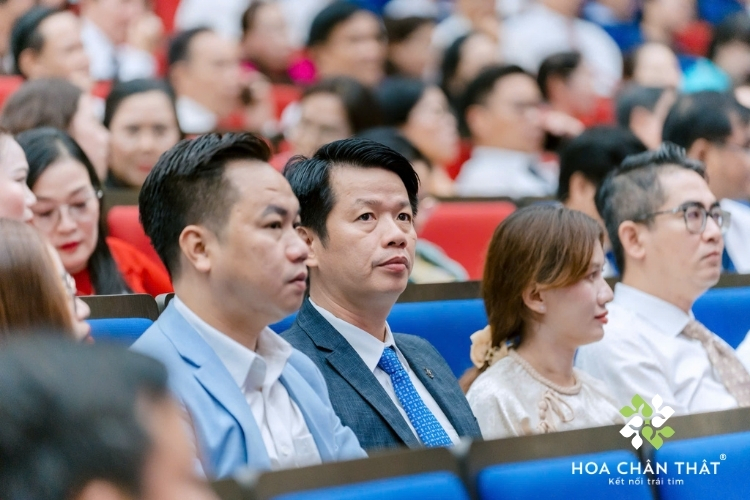Hoa Chân Thật trân trọng đồng hành cùng Sở Giáo dục và Đào tạo TP.HCM tại Hội nghị tổng kết năm học 2025 – 2026 Hoa Chân Thật hân hạnh đồng hành cùng Sở Giáo dục và Đào tạo TPHCM