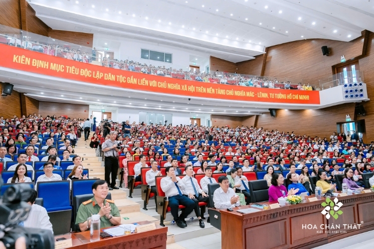 Hoa Chân Thật trân trọng đồng hành cùng Sở Giáo dục và Đào tạo TP.HCM tại Hội nghị tổng kết năm học 2025 – 2026 Hoa Chân Thật hân hạnh đồng hành cùng Sở Giáo dục và Đào tạo TPHCM