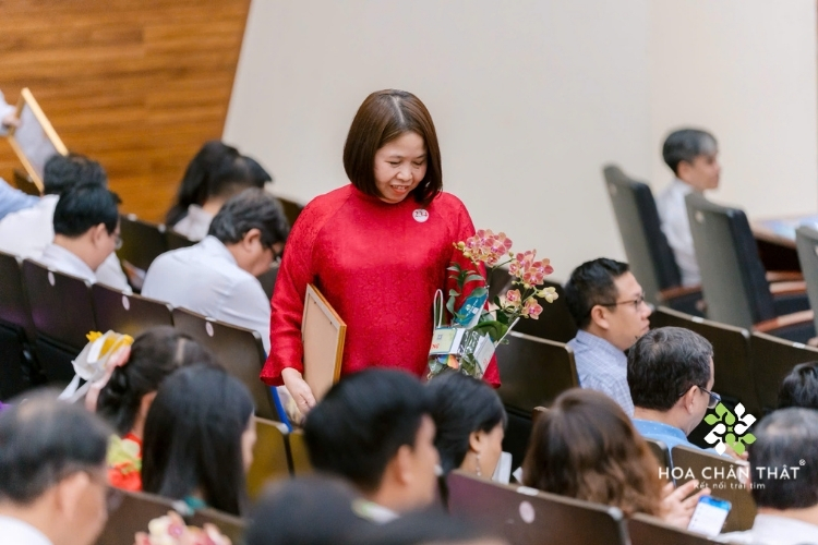 Hoa Chân Thật trân trọng đồng hành cùng Sở Giáo dục và Đào tạo TP.HCM tại Hội nghị tổng kết năm học 2025 – 2026 Hoa Chân Thật hân hạnh đồng hành cùng Sở Giáo dục và Đào tạo TPHCM