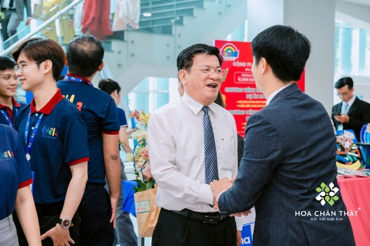 Hoa Chân Thật trân trọng đồng hành cùng Sở Giáo dục và Đào tạo TP.HCM tại Hội nghị tổng kết năm học 2025 – 2026 Hoa Chân Thật hân hạnh đồng hành cùng Sở Giáo dục và Đào tạo TPHCM